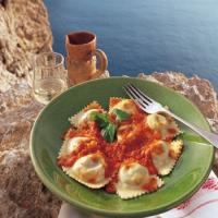 Potato and Cheese Ravioli with Fresh Tomato Sauce_image