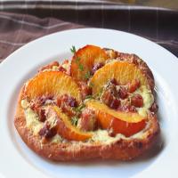 Fried Peach and Pancetta Pizza_image