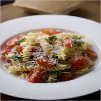 Pasta With Cherry Tomatoes and Arugula image