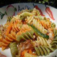Rotini Pasta With Smoked Ham, Vegetables and 3 Cheeses_image