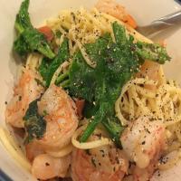 Shrimp pasta with arugula, tomatoes and basil Recipe - (4.7/5) image