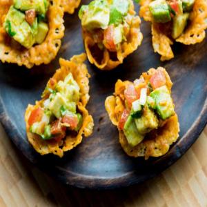 Cheese Scoops with Guacamole_image