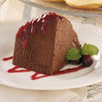 Chocolate Mousse with Cranberry Sauce_image
