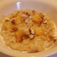 Slow Cooker Peaches and Cream Steel-Cut Oatmeal_image