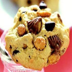 Awesome Chocolate-Peanut Blowout Cookies_image