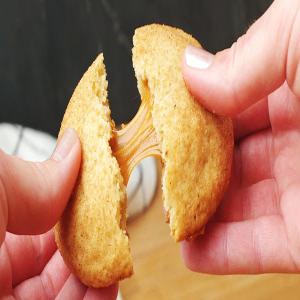These Snickerdoodle Cookies Have A Surprise Caramel Filling_image
