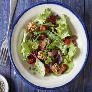 Chicken liver & chorizo salad image