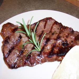 Rosemary-Roasted Garlic Strip Steaks_image
