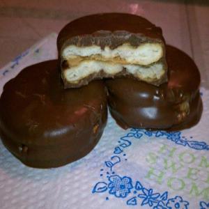 Chocolate Dipped Peanut Butter Sandwich Cookies_image