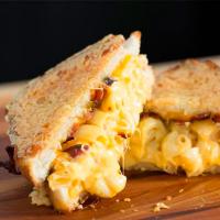 Bacon Mac and Cheese Grilled Cheese_image
