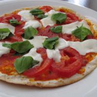 Crispy Tomato Basil Pesto Flatbread Pizzas_image