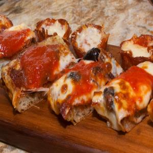 Yummy Essentials: Garlic Bread Ciabatta Pizza_image