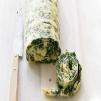 Family-Style Rolled Omelet with Spinach and Cheddar_image