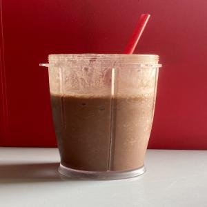 Skinny Vegan Chocolate Peanut Butter Cup Smoothie_image