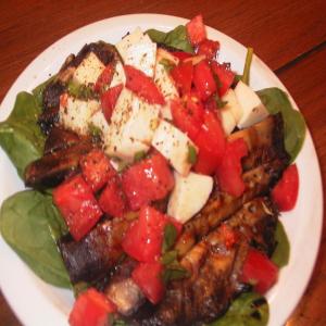 Grilled Portabella and Spinach Salad image