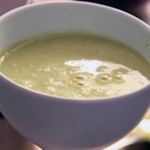 Nigella's Pea & Pesto Soup image