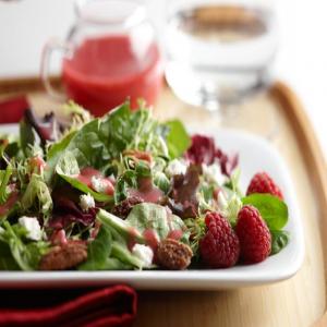 Assorted Greens with Feta, Cinnamon Dusted Pecans and Raspberry Vinaigrette_image