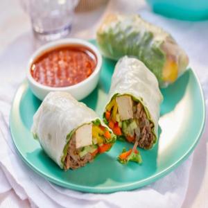 Soba Noodle Cold Rolls with Spicy Sesame Sauce_image