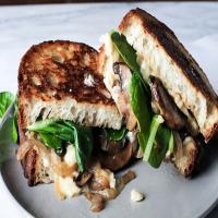 Grilled Cheese with Mushrooms and Spinach_image