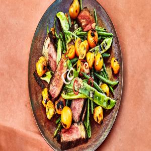 Grilled Strip Steak with Blistered Tomatoes and Green Beans_image