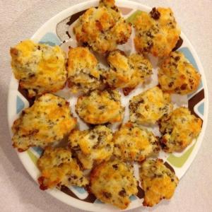 Easy sausage cheese biscuits_image