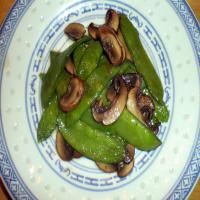 Pea Pods with Fresh Mushrooms_image