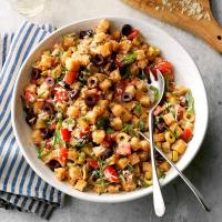 Air-Fryer Italian Bread Salad with Olives_image