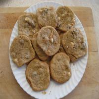 Vegan White Chocolate Chunk Macadamia Nut Cookies!!!_image