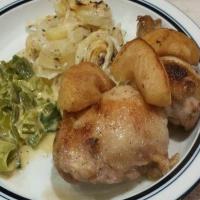 Baked Chicken with Apples & Cream_image