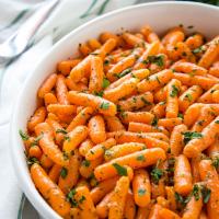 Garlic Butter Roasted Carrots_image