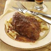 Red, White and Brew Slow-Cooked Chicken_image