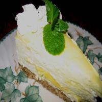 Lemon Cheesecake With Gingersnap Crust_image