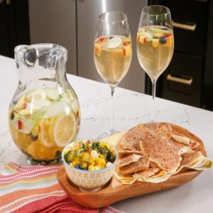 Sangria and Fruit Salsa with Sweet Heat Pie Chips_image