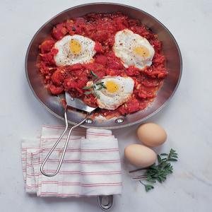 Poached Eggs with Chunky Tomato Sauce_image