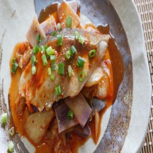 Steamed Yellowtail With Kimchi and Daikon_image