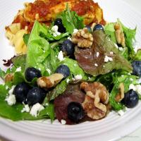 Simple Greens and Fruit Salad With Gorgonzola Cheese_image