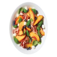 Peach and Prosciutto Salad_image
