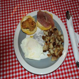 Country Ham, Fried Oyster Biscuit (HOBs)_image
