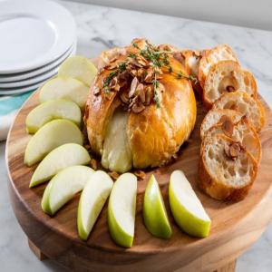 Baked Brie with Almonds_image