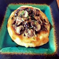 Cheesy Polenta with Wild Mushrooms and Gravy_image