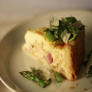 Deep-Dish Ham Quiche with Herb and Asparagus Salad_image
