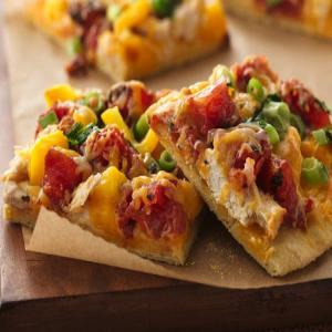 Mexican Chicken Pizza with Cornmeal Crust_image