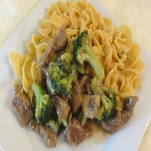 Beef and Broccoli with Buttered Noodles_image