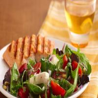 Caprese Salad with Greens_image