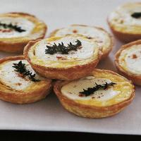 Caramelised Onion Tartlets with Goats' Cheese and Thyme_image