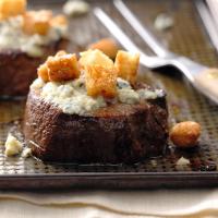 Beef Steaks with Blue Cheese_image
