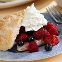 Biscuit Wedges with Fruit in Vanilla Syrup_image