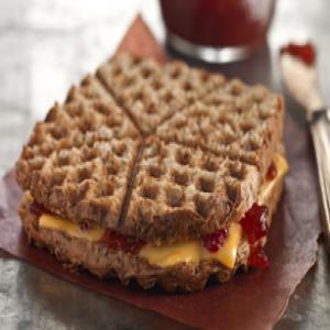 Grilled Cheese with Strawberry Jam_image