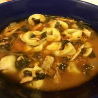 Chicken, Spinach, and Tortellini Soup_image