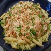 Chicken and Tomato Sauce With Basil and Pine Nuts on Pasta_image